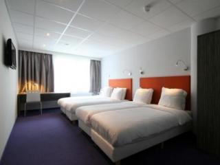 Court Garden 3*